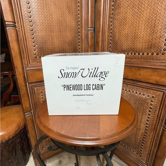 Dept 56 Pinewood Log Cabin. - Picture 6 of 6